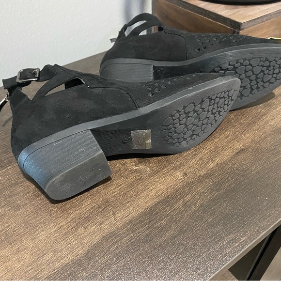 Nature Breeze booties in black. Women’s size 8 - Picture 12 of 15